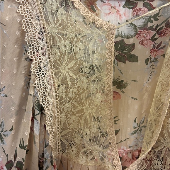 POL Floral Lace Blouse - Cream and Pink sz L - Picture 3 of 8